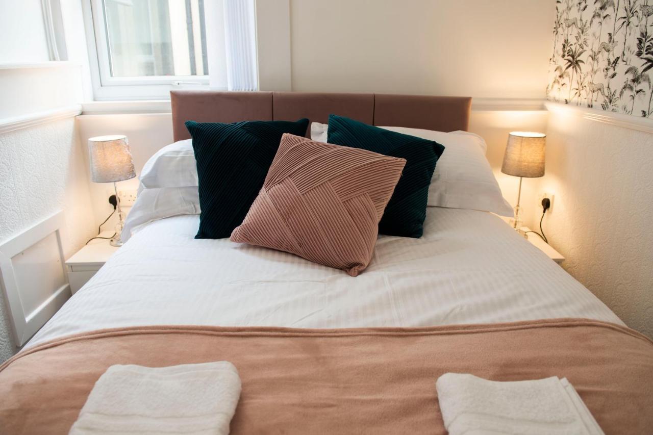 Charles Alexander Short Stay - Highcliffe Apartments Клівліс Екстер'єр фото